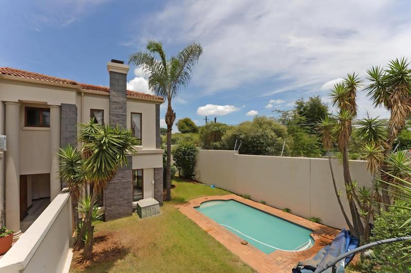 To Let 4 Bedroom Property for Rent in Beverley Gauteng