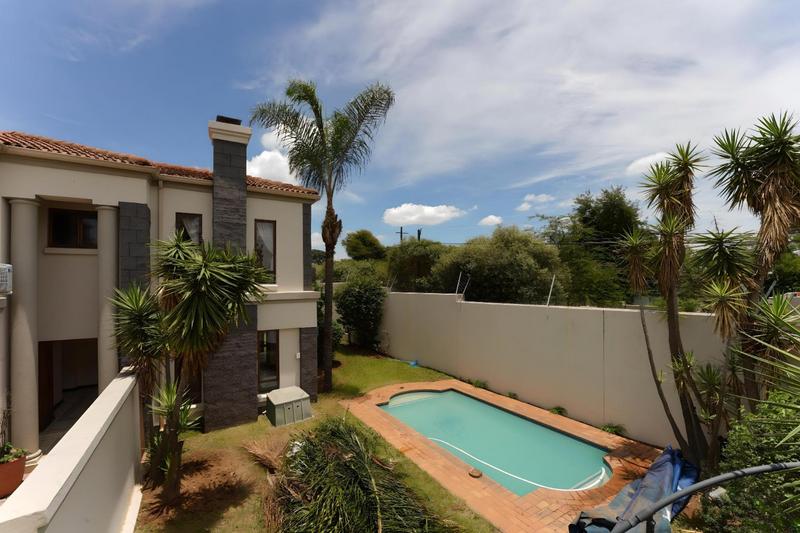 To Let 4 Bedroom Property for Rent in Beverley Gauteng