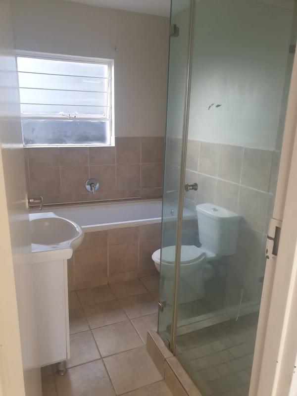 To Let 2 Bedroom Property for Rent in Bardene Gauteng