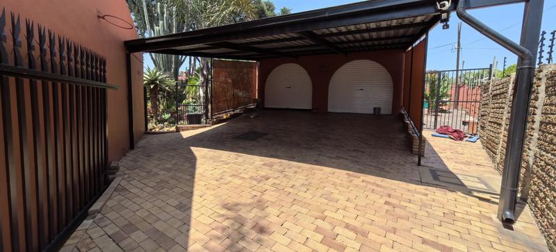 3 Bedroom Property for Sale in Wilro Park Gauteng