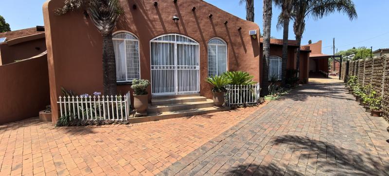 3 Bedroom Property for Sale in Wilro Park Gauteng