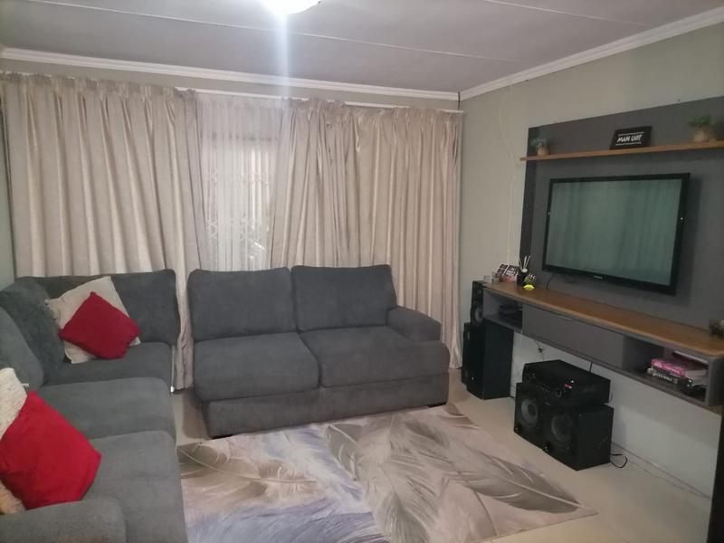 3 Bedroom Property for Sale in Clayville Gauteng