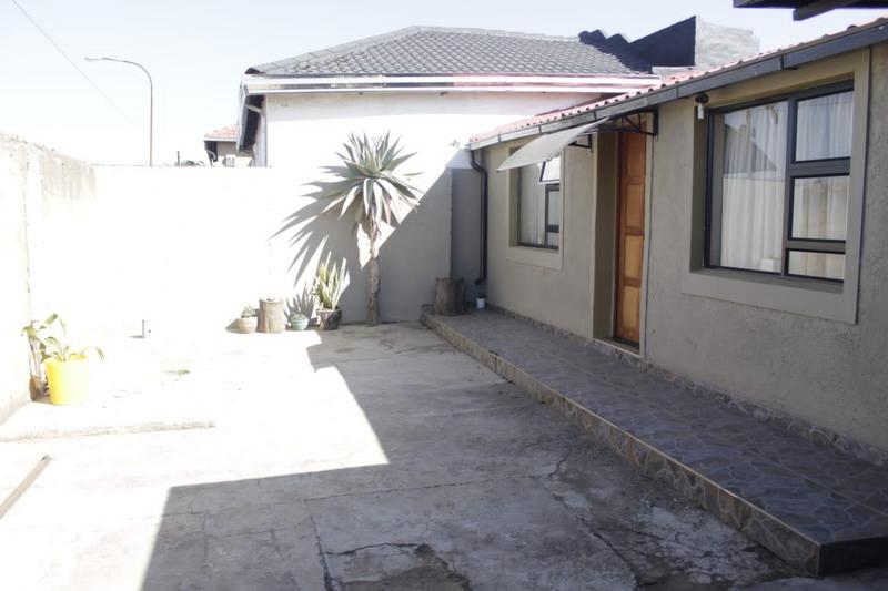 To Let 2 Bedroom Property for Rent in Meadowlands Gauteng