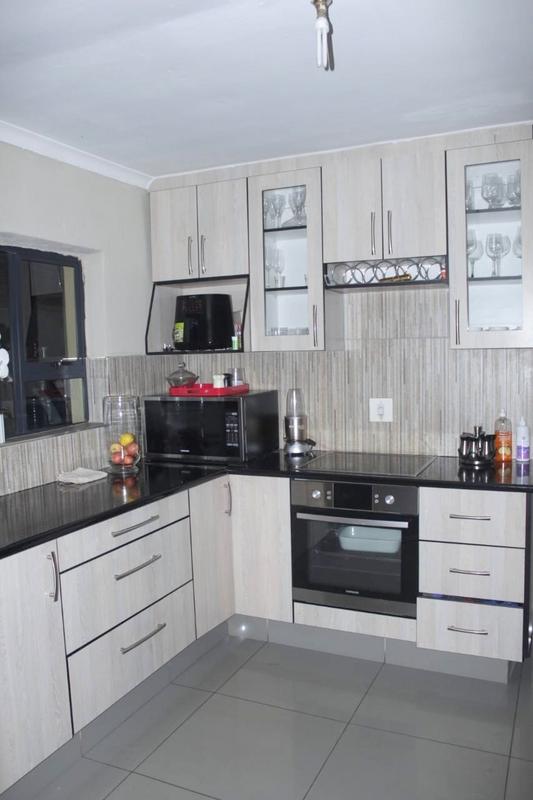 To Let 2 Bedroom Property for Rent in Meadowlands Gauteng