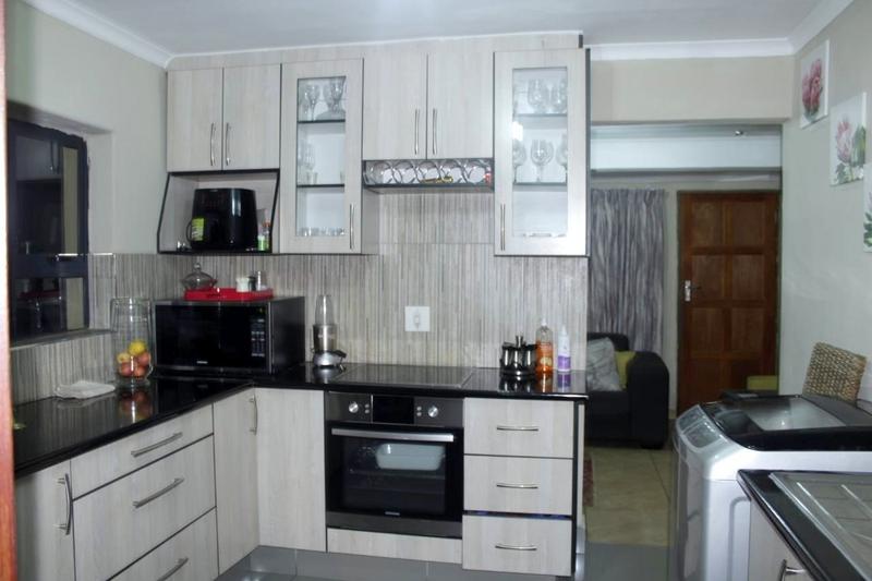 To Let 2 Bedroom Property for Rent in Meadowlands Gauteng