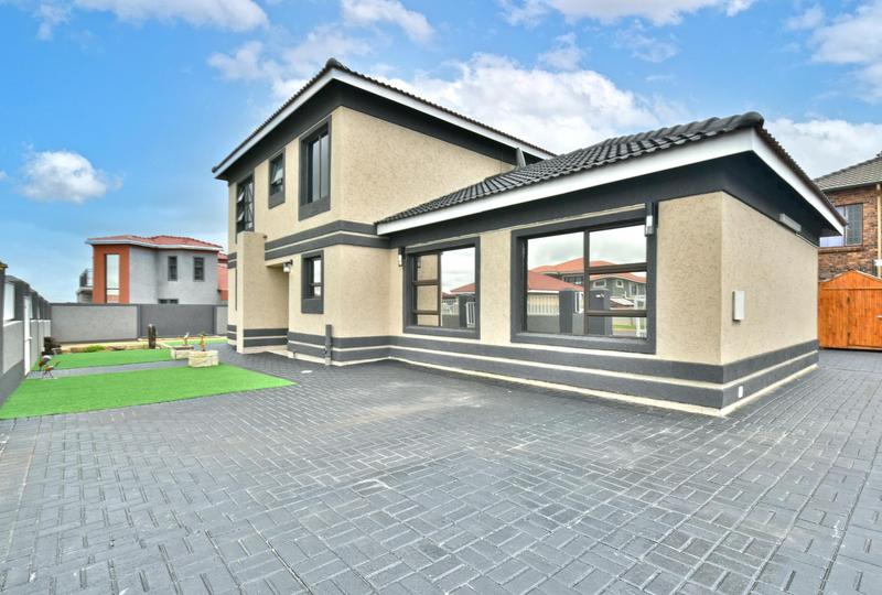 3 Bedroom Property for Sale in Sonneveld Gauteng