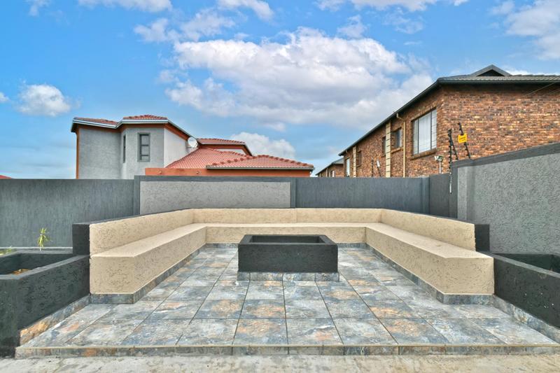 3 Bedroom Property for Sale in Sonneveld Gauteng