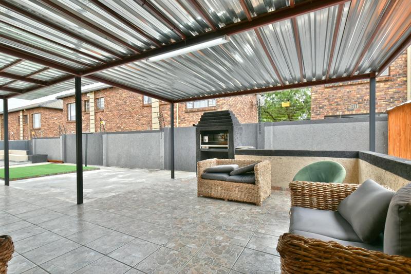 3 Bedroom Property for Sale in Sonneveld Gauteng