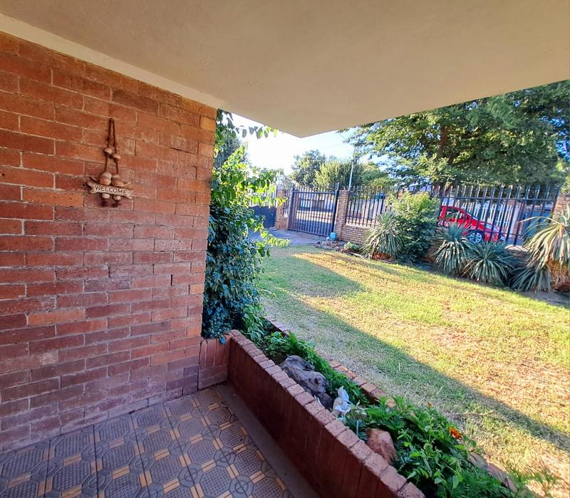 To Let 3 Bedroom Property for Rent in Symhurst Gauteng