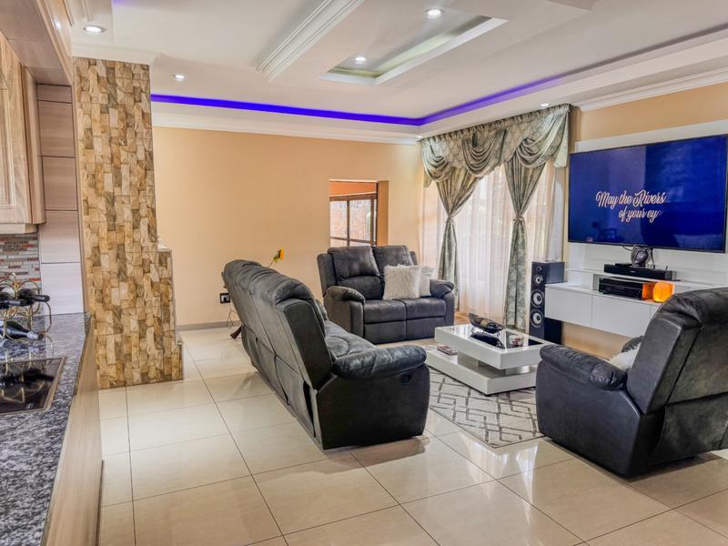 4 Bedroom Property for Sale in Mondeor Gauteng