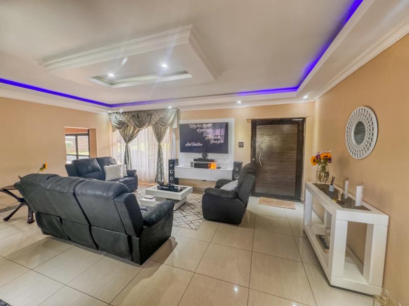 4 Bedroom Property for Sale in Mondeor Gauteng