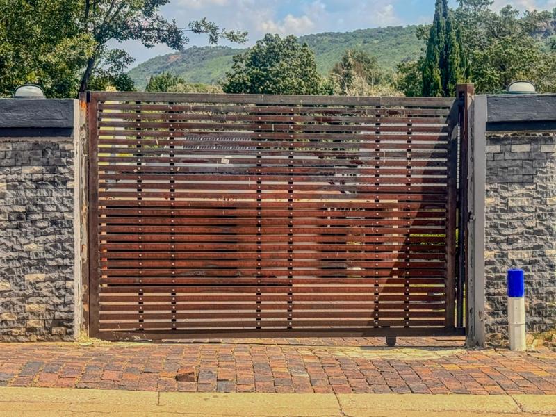 4 Bedroom Property for Sale in Mondeor Gauteng