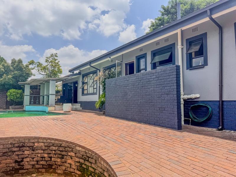 4 Bedroom Property for Sale in Mondeor Gauteng