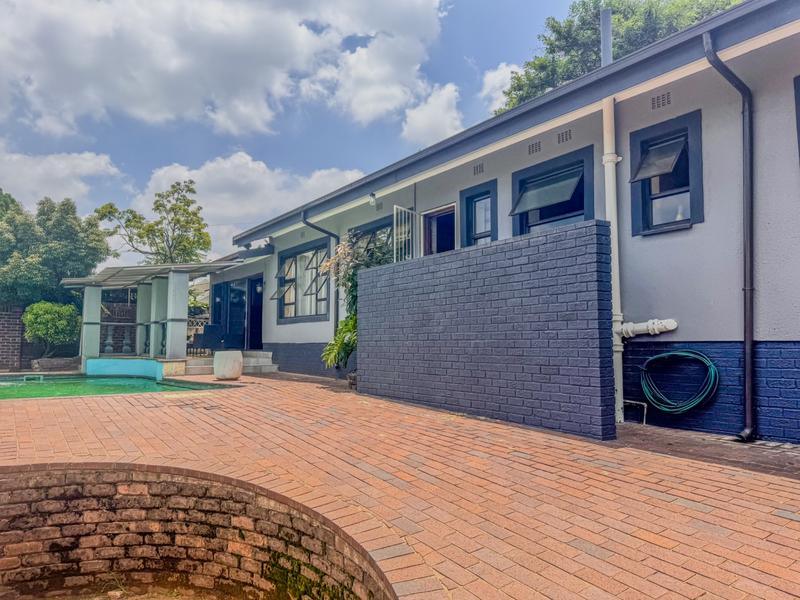 4 Bedroom Property for Sale in Mondeor Gauteng