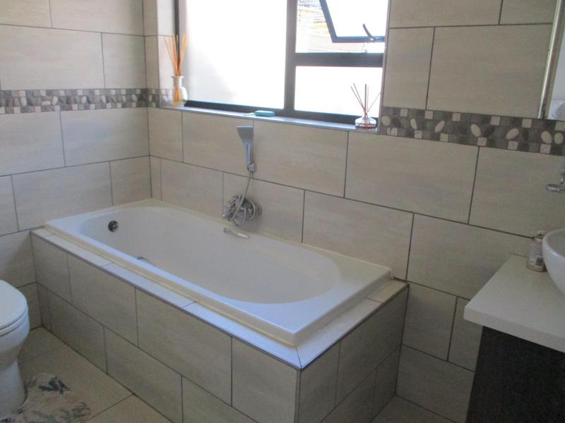 4 Bedroom Property for Sale in Magalieskruin Gauteng