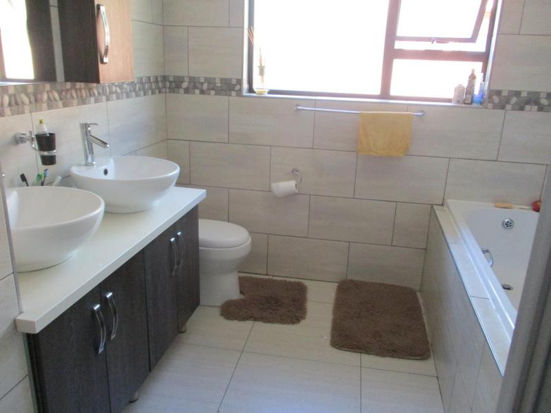 4 Bedroom Property for Sale in Magalieskruin Gauteng