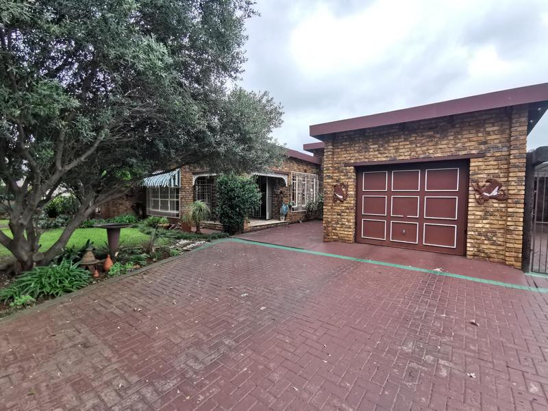 4 Bedroom Property for Sale in Golf Park Gauteng