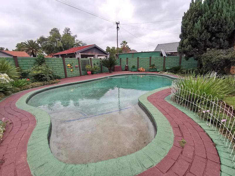 4 Bedroom Property for Sale in Golf Park Gauteng