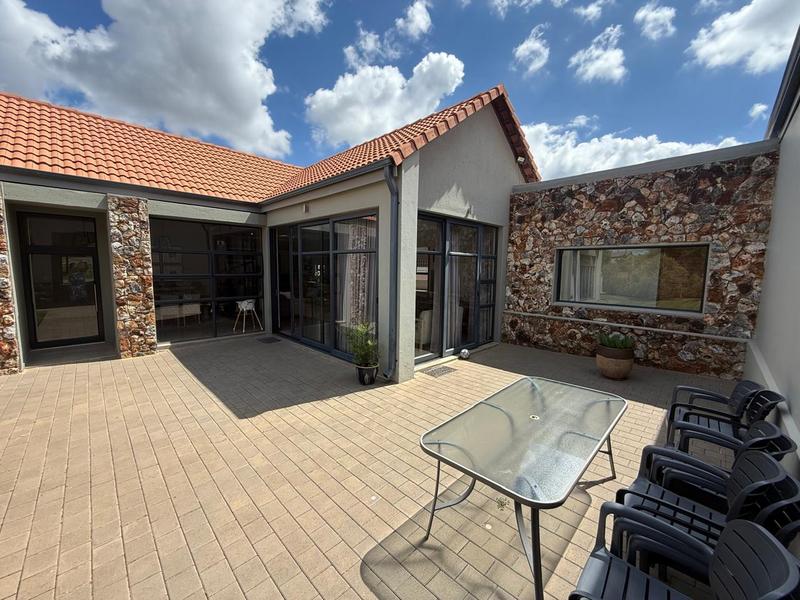 4 Bedroom Property for Sale in Midstream Ridge Gauteng