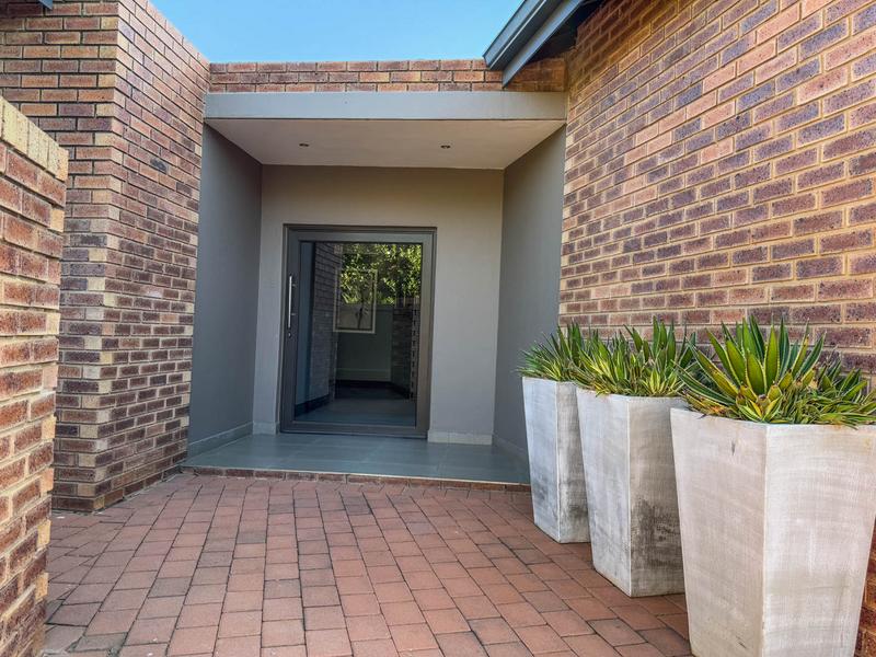 4 Bedroom Property for Sale in Midstream Ridge Gauteng