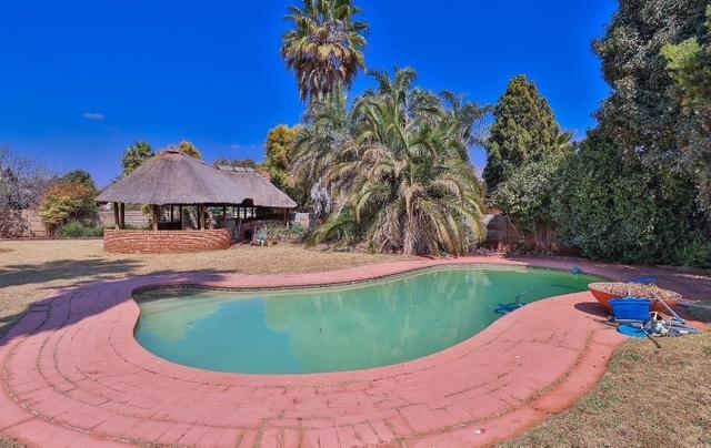 5 Bedroom Property for Sale in Valhalla Gauteng