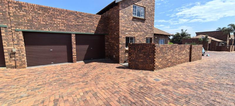 3 Bedroom Property for Sale in Weltevreden Park Gauteng