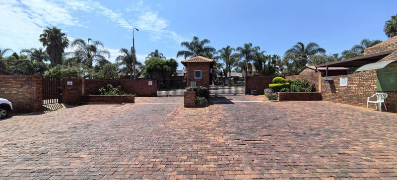 2 Bedroom Property for Sale in Weltevreden Park Gauteng