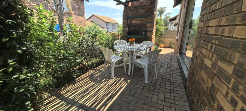 2 Bedroom Property for Sale in Weltevreden Park Gauteng