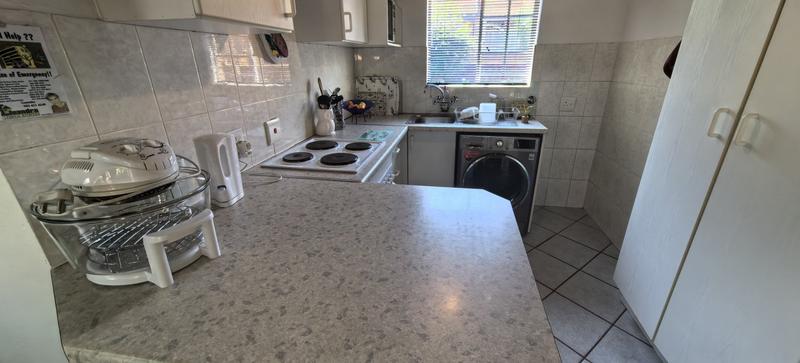 2 Bedroom Property for Sale in Weltevreden Park Gauteng