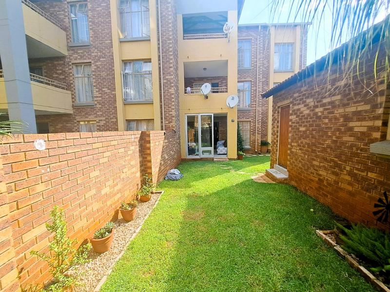 2 Bedroom Property for Sale in Die Hoewes Gauteng