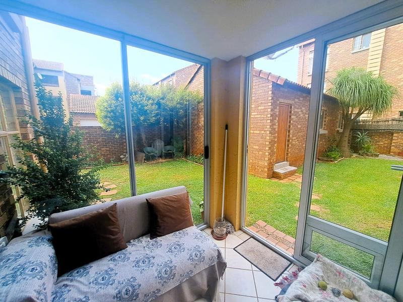 2 Bedroom Property for Sale in Die Hoewes Gauteng