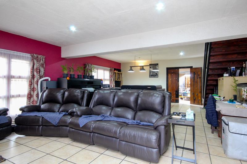 3 Bedroom Property for Sale in Thatchfield Gauteng