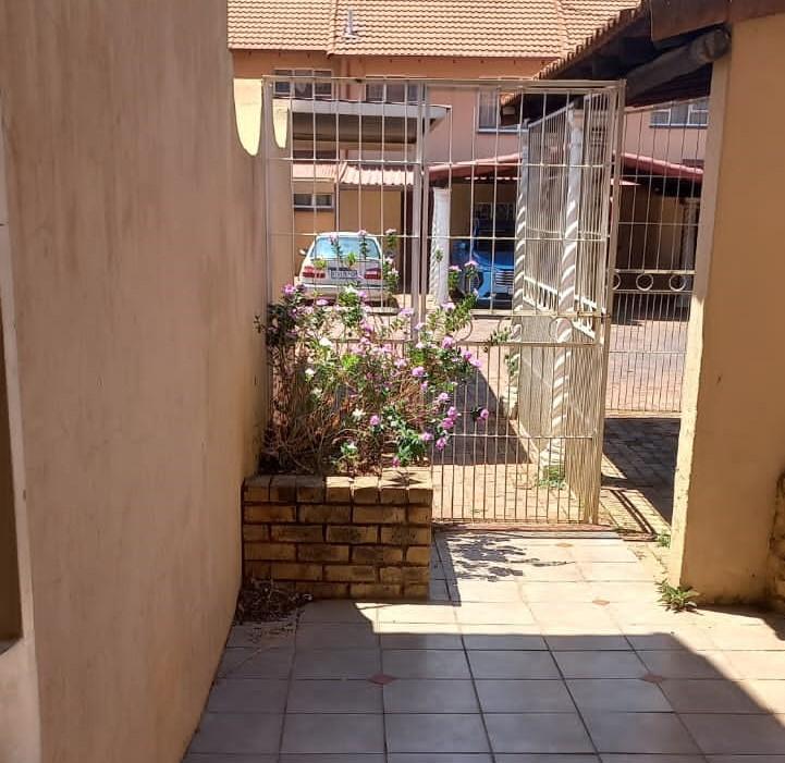 2 Bedroom Property for Sale in Pretoria Gardens Gauteng