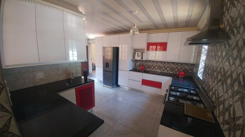 5 Bedroom Property for Sale in Amandasig Gauteng