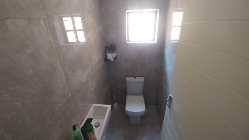 5 Bedroom Property for Sale in Amandasig Gauteng