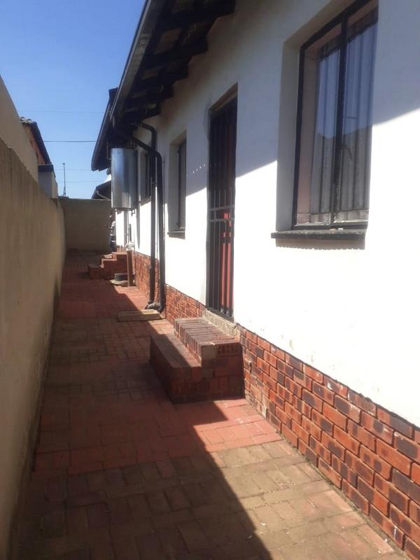 To Let 3 Bedroom Property for Rent in Diepkloof Gauteng