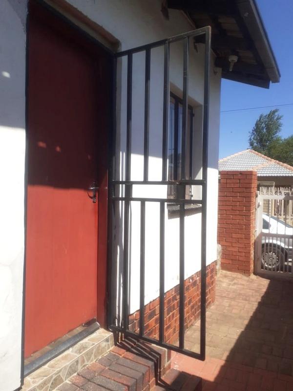 To Let 3 Bedroom Property for Rent in Diepkloof Gauteng