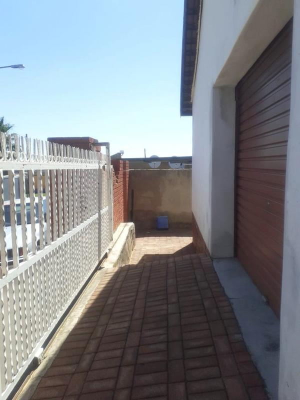 To Let 3 Bedroom Property for Rent in Diepkloof Gauteng