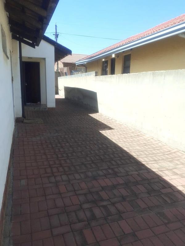 To Let 3 Bedroom Property for Rent in Diepkloof Gauteng