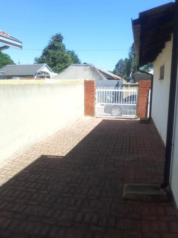 To Let 3 Bedroom Property for Rent in Diepkloof Gauteng