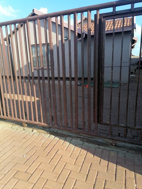 3 Bedroom Property for Sale in Bram Fischerville Gauteng