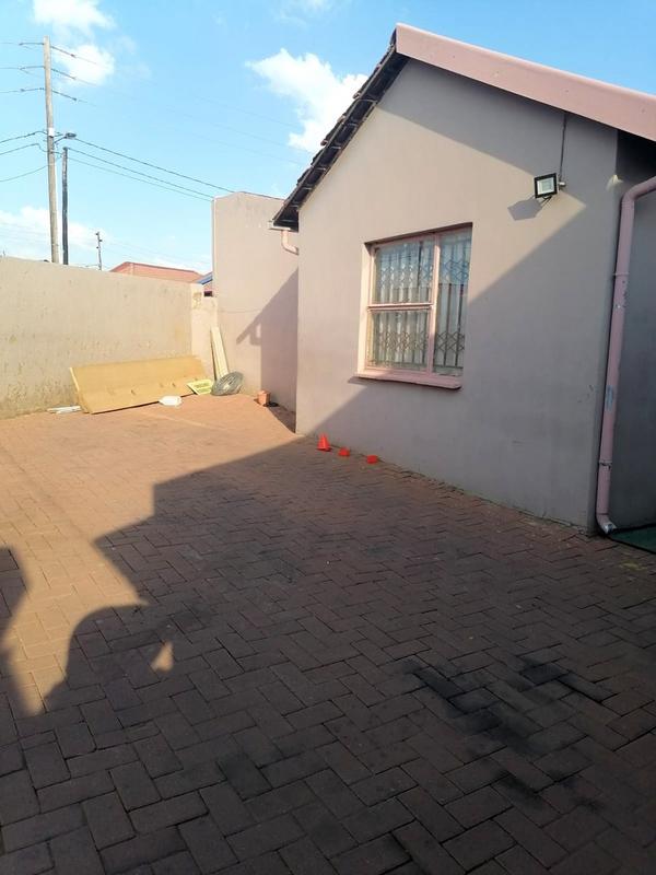 3 Bedroom Property for Sale in Bram Fischerville Gauteng