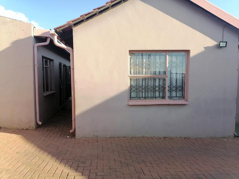 3 Bedroom Property for Sale in Bram Fischerville Gauteng