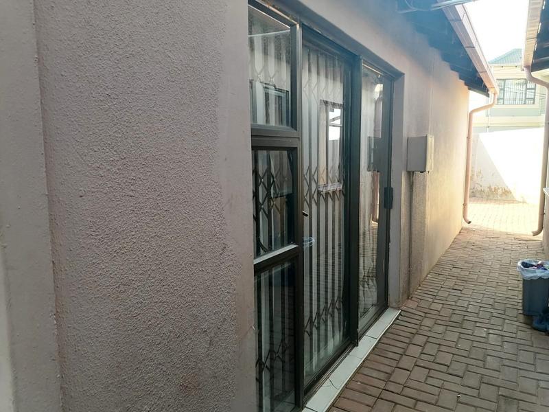 3 Bedroom Property for Sale in Bram Fischerville Gauteng