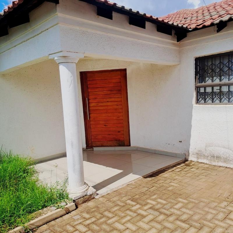 2 Bedroom Property for Sale in Protea Glen Gauteng