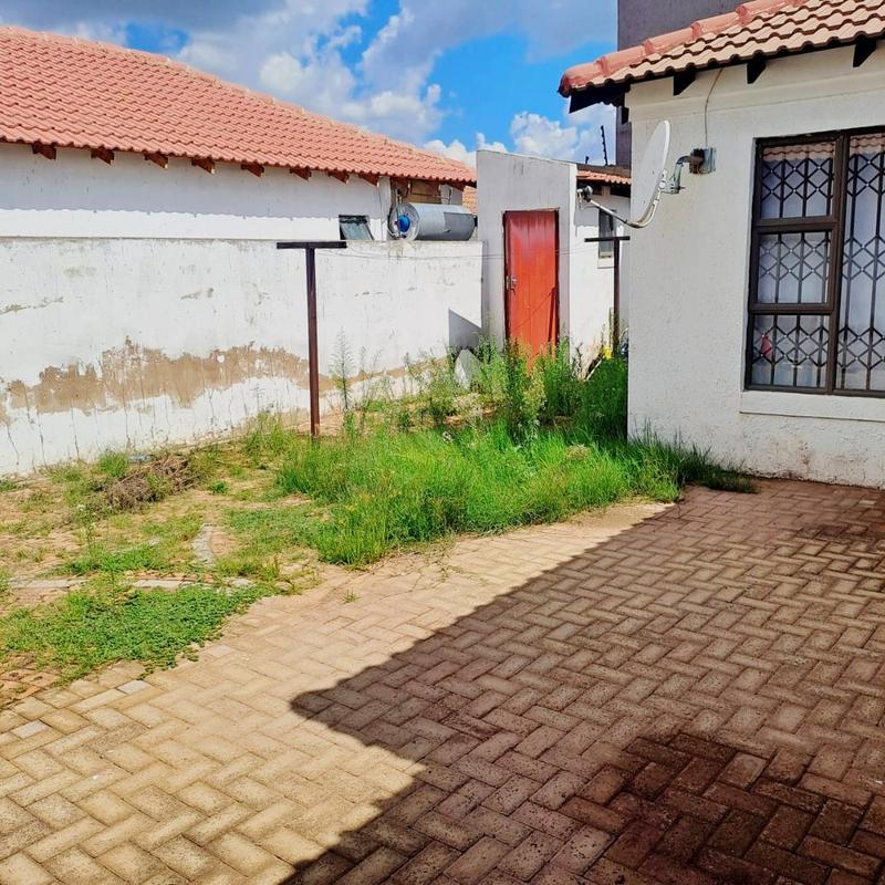 2 Bedroom Property for Sale in Protea Glen Gauteng