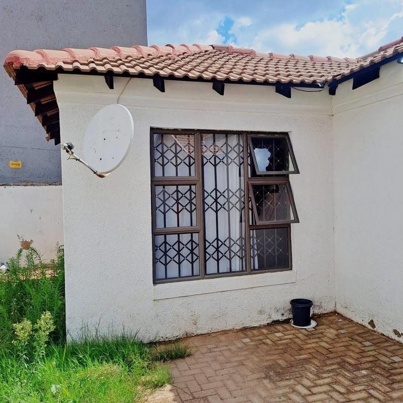 2 Bedroom Property for Sale in Protea Glen Gauteng