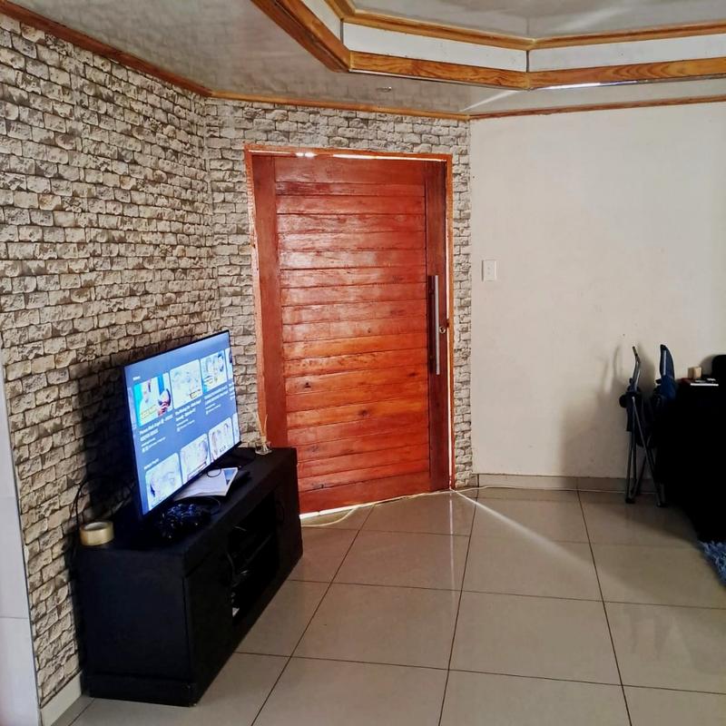 2 Bedroom Property for Sale in Protea Glen Gauteng