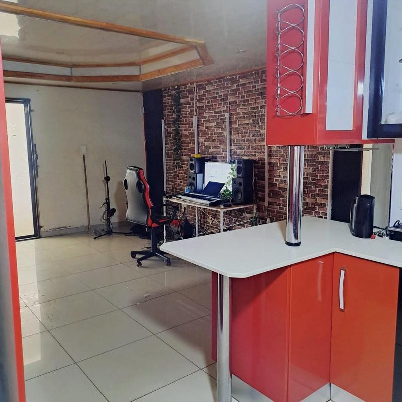 2 Bedroom Property for Sale in Protea Glen Gauteng