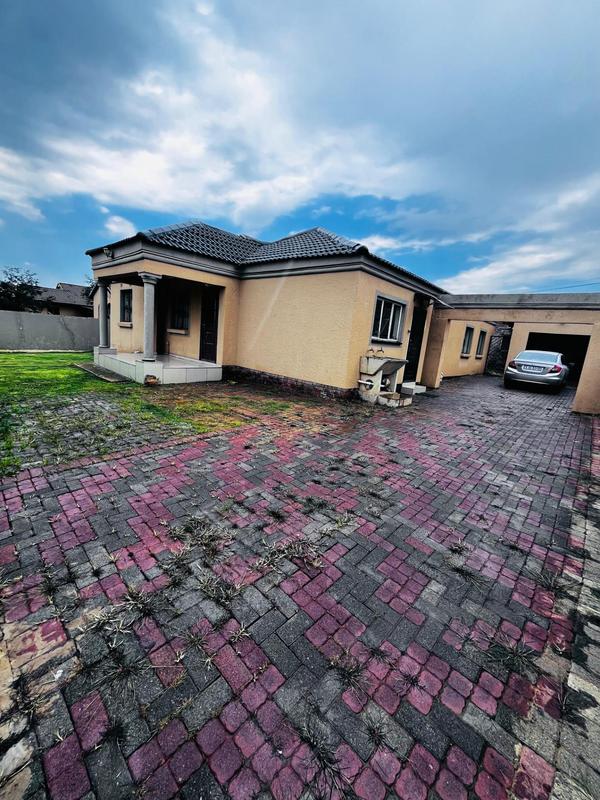 3 Bedroom Property for Sale in Zakariyya Park Gauteng